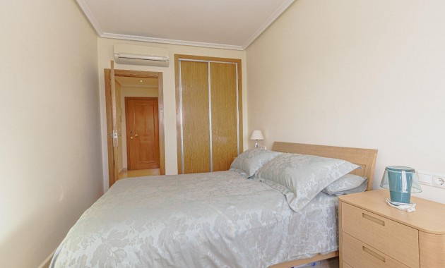 Sale - Apartment / flat -
Torrevieja - torrevieja
