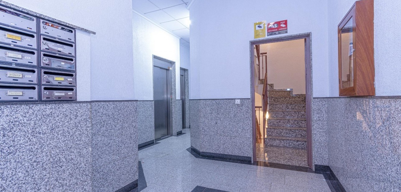 Sale - Apartment / flat -
Torrevieja - torrevieja