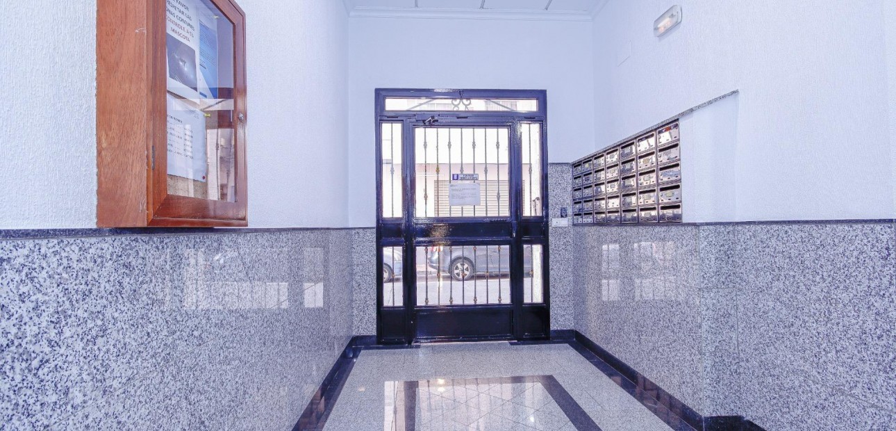 Sale - Apartment / flat -
Torrevieja - torrevieja