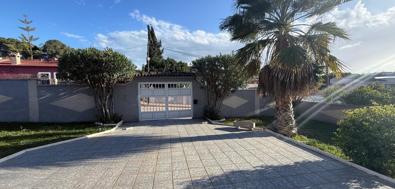 Venta - Villa -
Torrevieja - Los Balcones - Los Altos del Edén