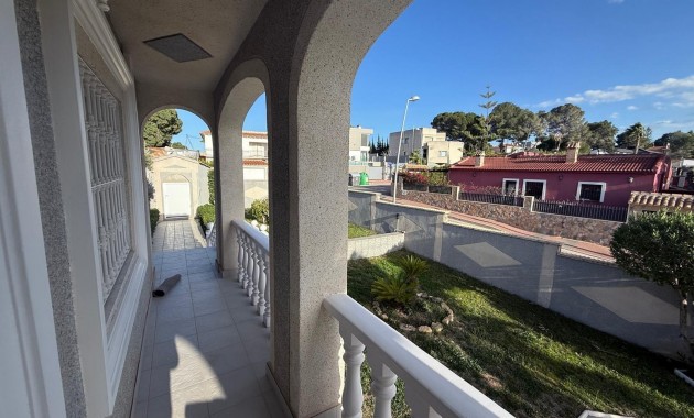 Sale - Villa -
Torrevieja - Los Balcones - Los Altos del Edén