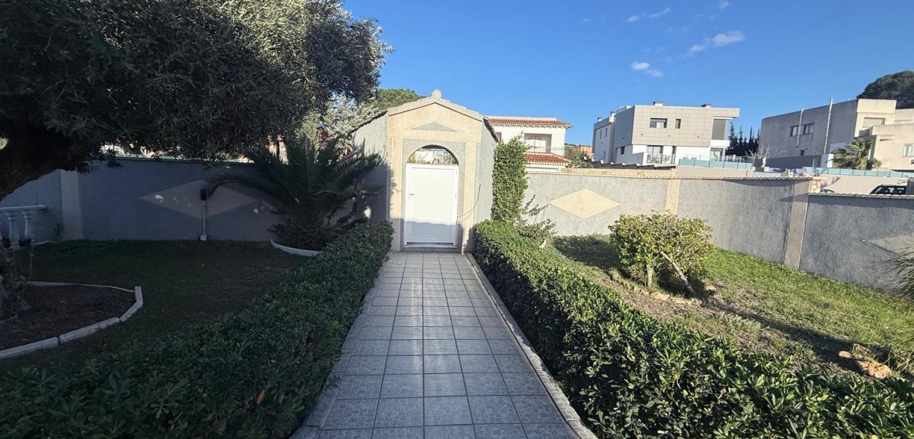 Sale - Villa -
Torrevieja - Los Balcones - Los Altos del Edén