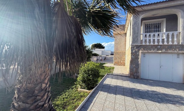 Sale - Villa -
Torrevieja - Los Balcones - Los Altos del Edén