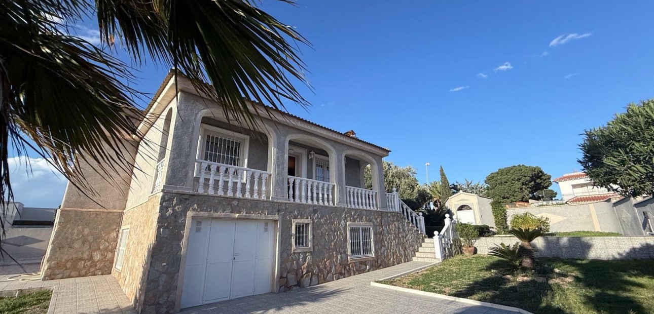 Venta - Villa -
Torrevieja - Los Balcones - Los Altos del Edén