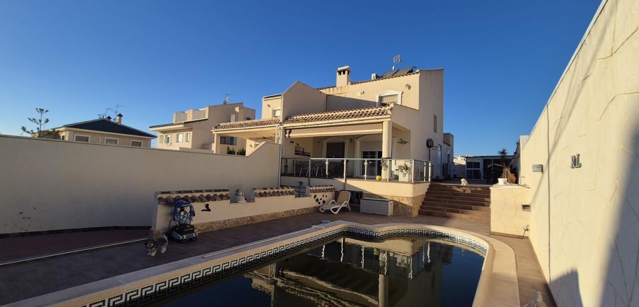 Herverkoop - Terraced house -
Torrevieja - Torreblanca