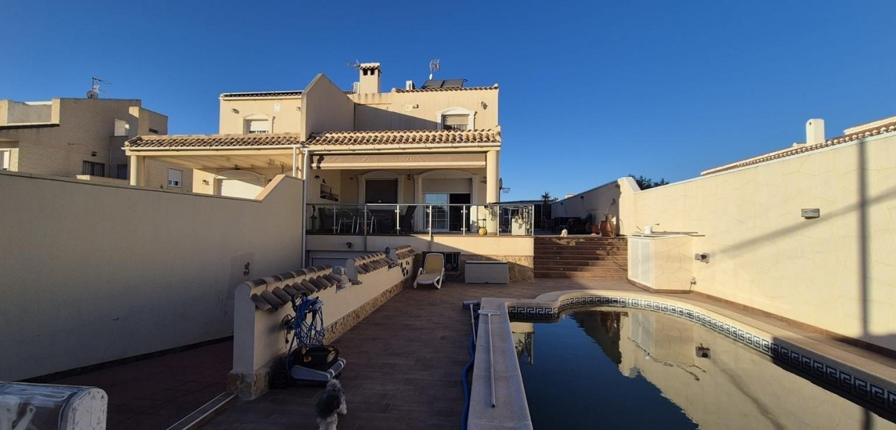 Herverkoop - Terraced house -
Torrevieja - Torreblanca