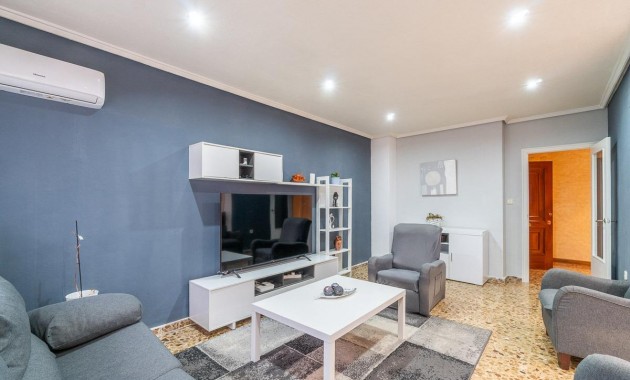 Sale - Apartment / flat -
Torrevieja - Centro