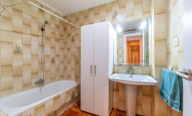 Sale - Apartment / flat -
Torrevieja - Centro