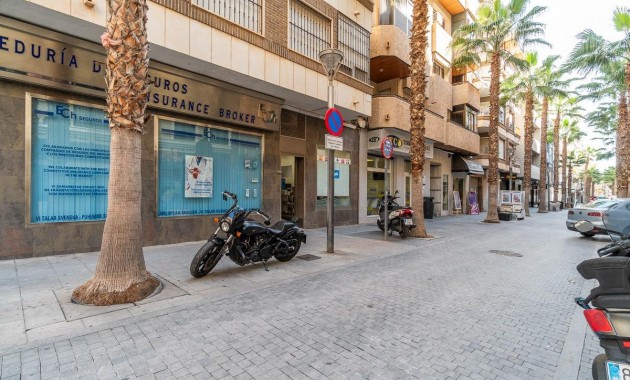 Sale - Apartment / flat -
Torrevieja - Centro