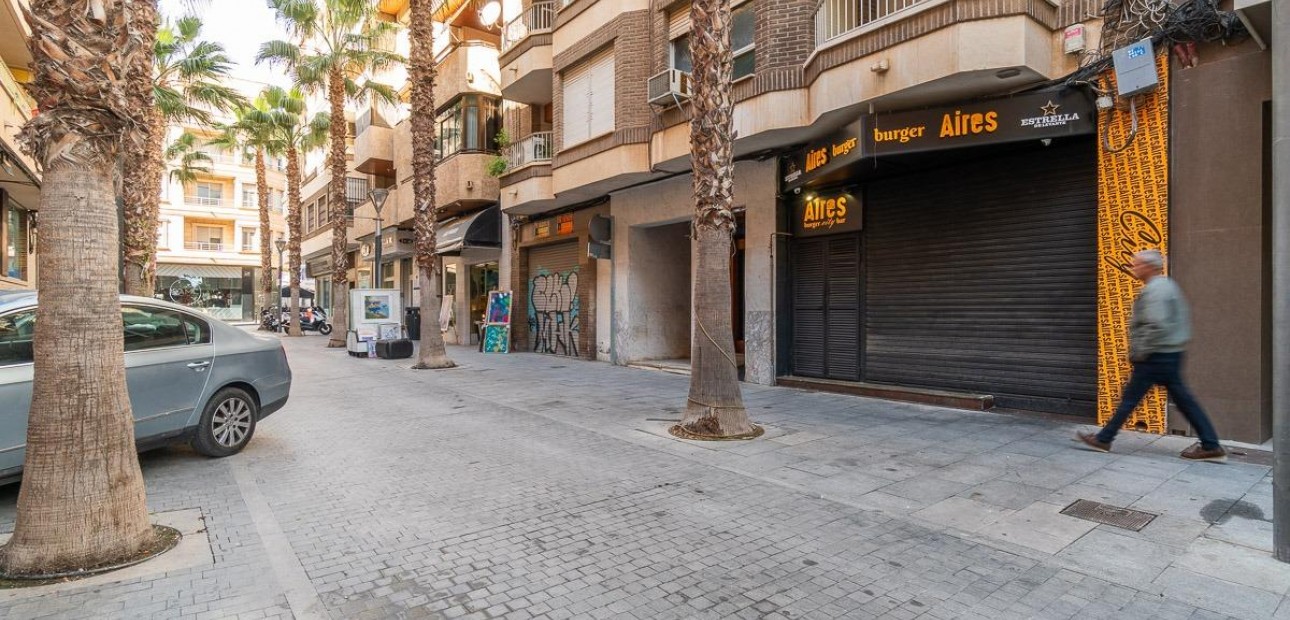 Sale - Apartment / flat -
Torrevieja - Centro