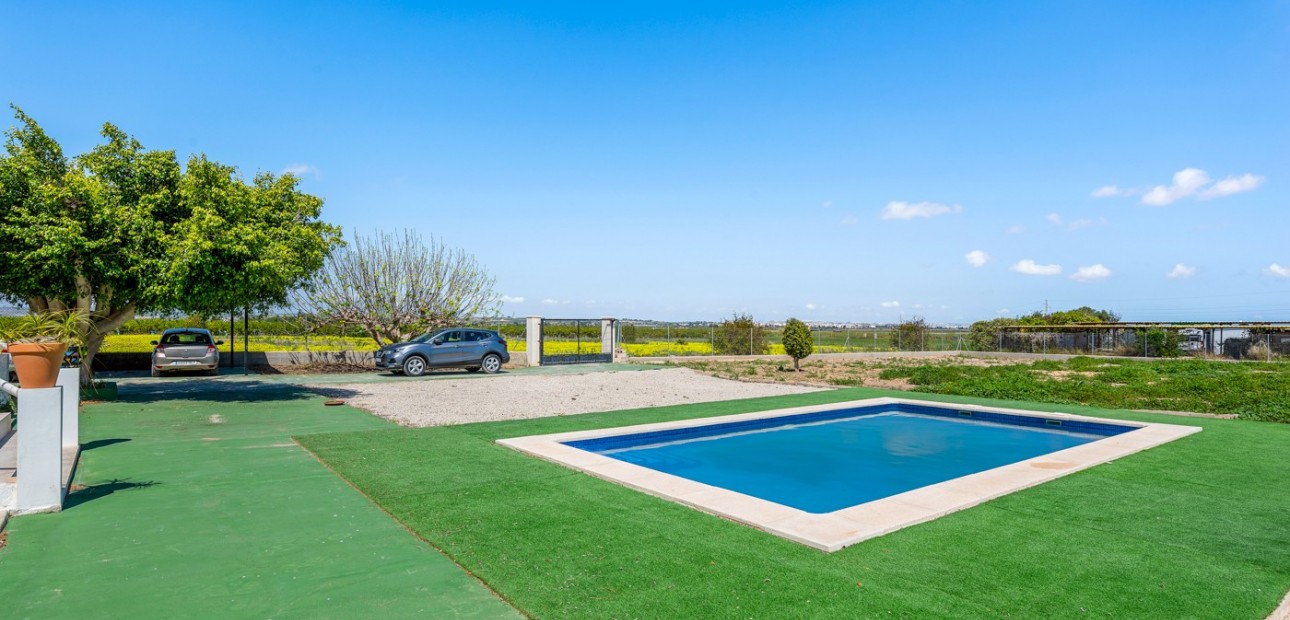 Sale - Villa -
Los Montesinos