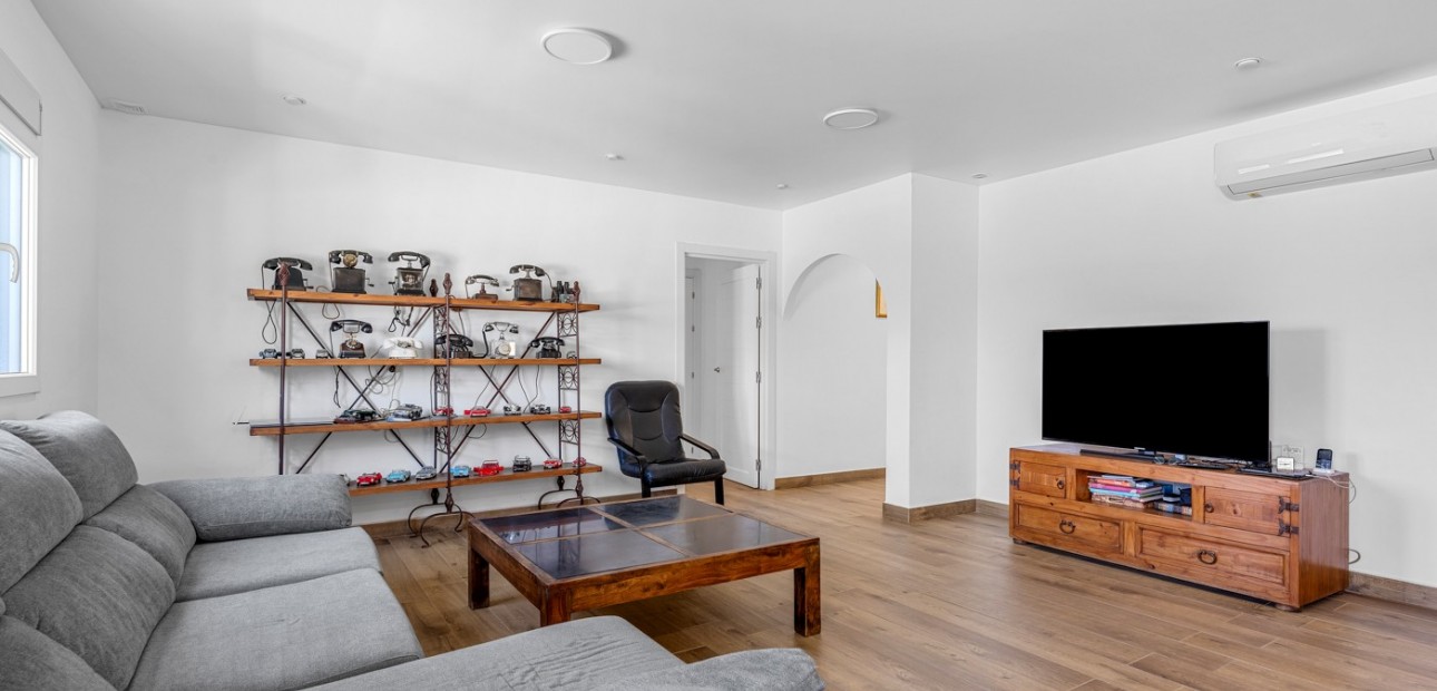 Sale - Villa -
Los Montesinos