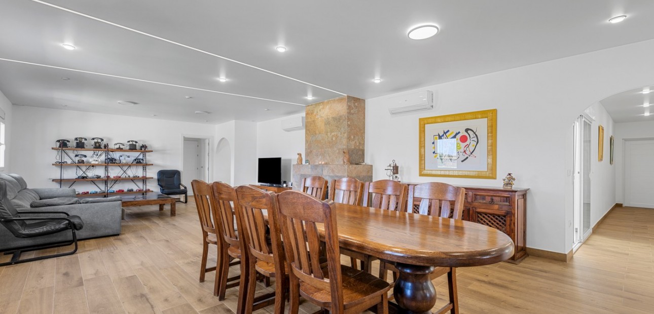 Sale - Villa -
Los Montesinos