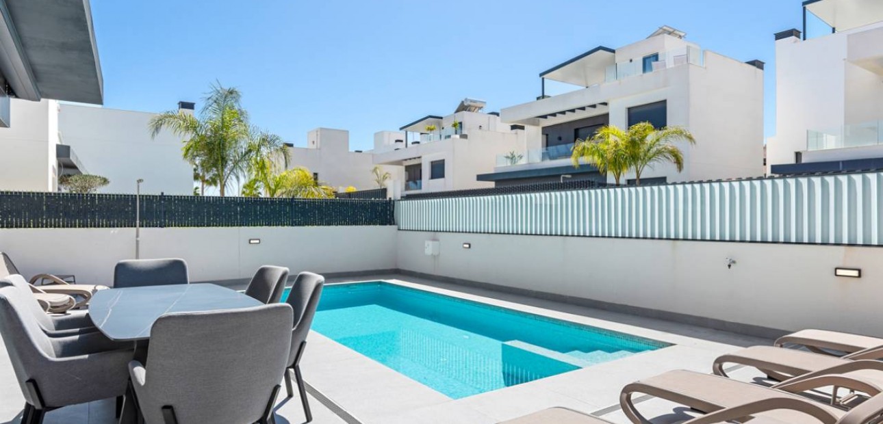 Venta - Villa -
La Finca Golf