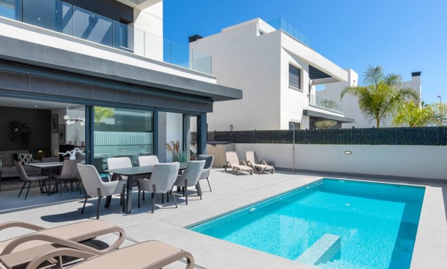 Venta - Villa -
La Finca Golf