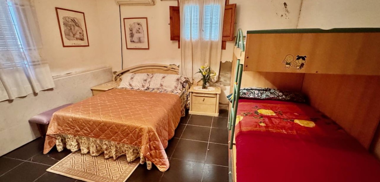 Herverkoop - Villa -
Guardamar del Segura