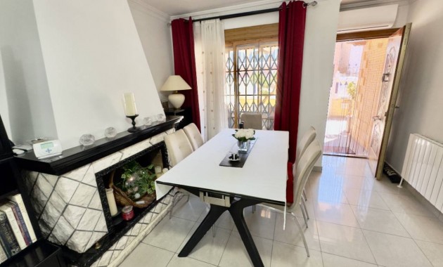 Herverkoop - Semi Detached -
Benijofar