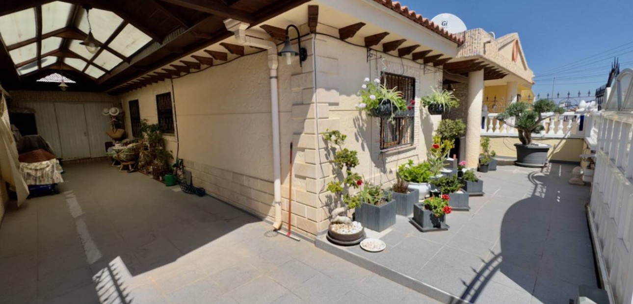 Herverkoop - Semi Detached -
Benijofar