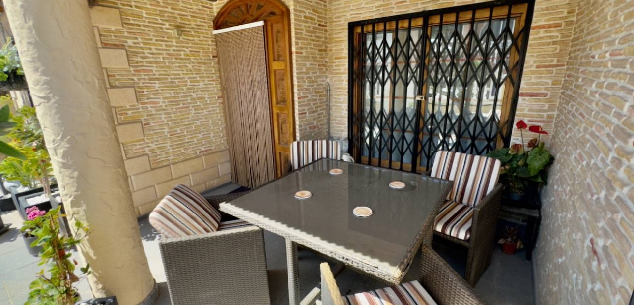 Herverkoop - Semi Detached -
Benijofar