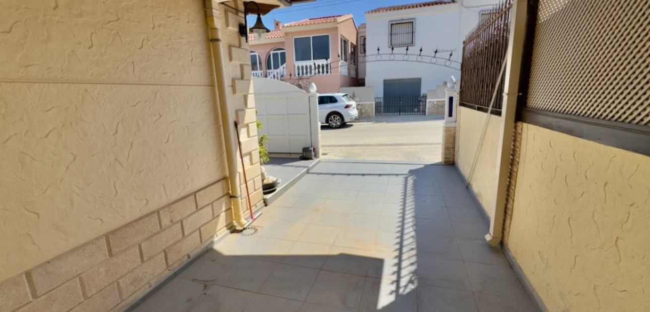 Herverkoop - Semi Detached -
Benijofar