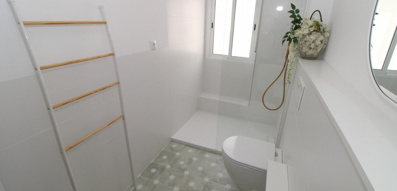 Herverkoop - Penthouse -
Lo Pagan - LA PUNTICA