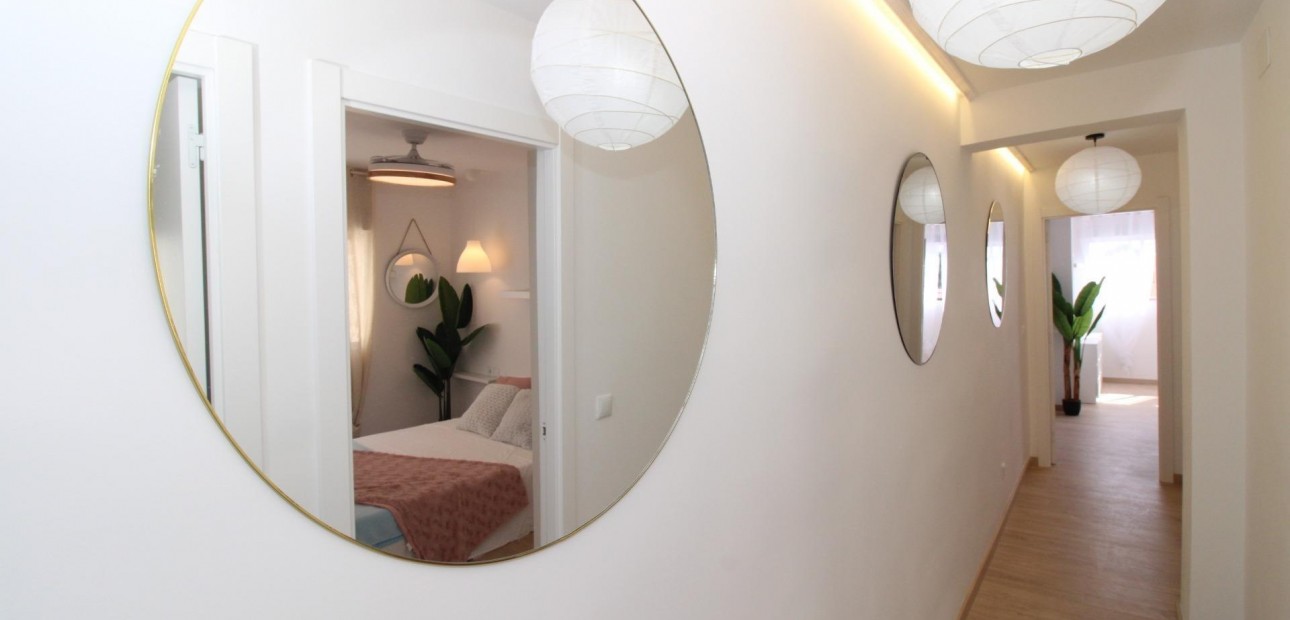 Herverkoop - Penthouse -
Lo Pagan - LA PUNTICA