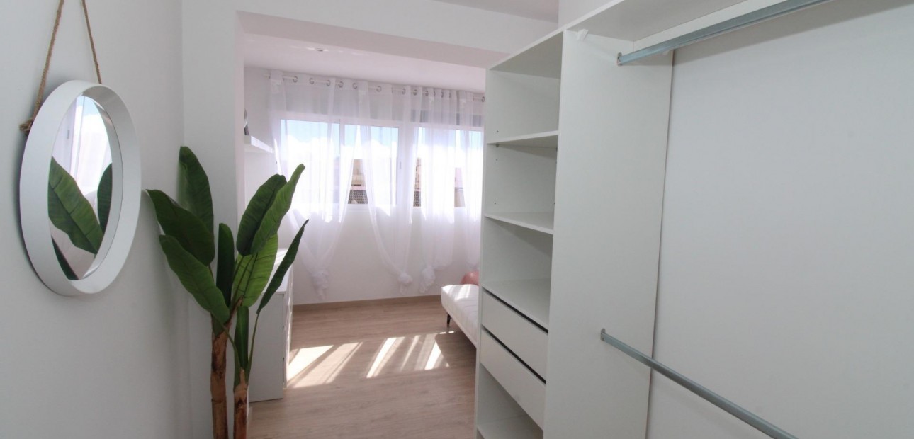 Herverkoop - Penthouse -
Lo Pagan - LA PUNTICA