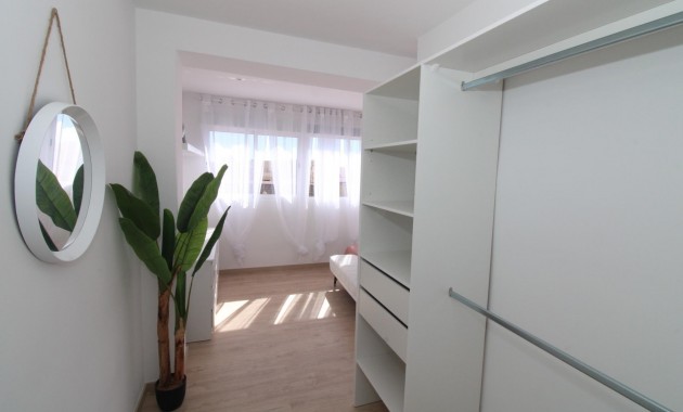 Herverkoop - Penthouse -
Lo Pagan - LA PUNTICA