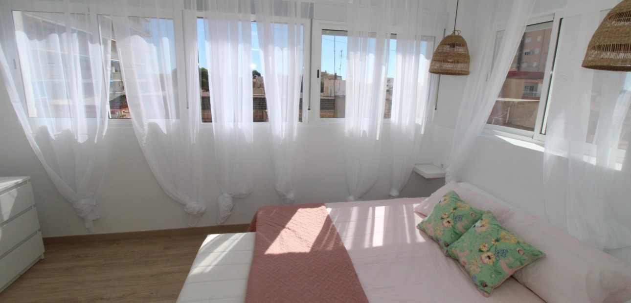 Herverkoop - Penthouse -
Lo Pagan - LA PUNTICA