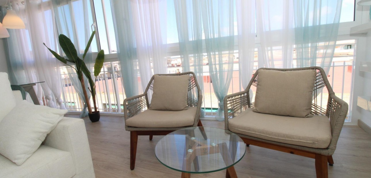 Herverkoop - Penthouse -
Lo Pagan - LA PUNTICA