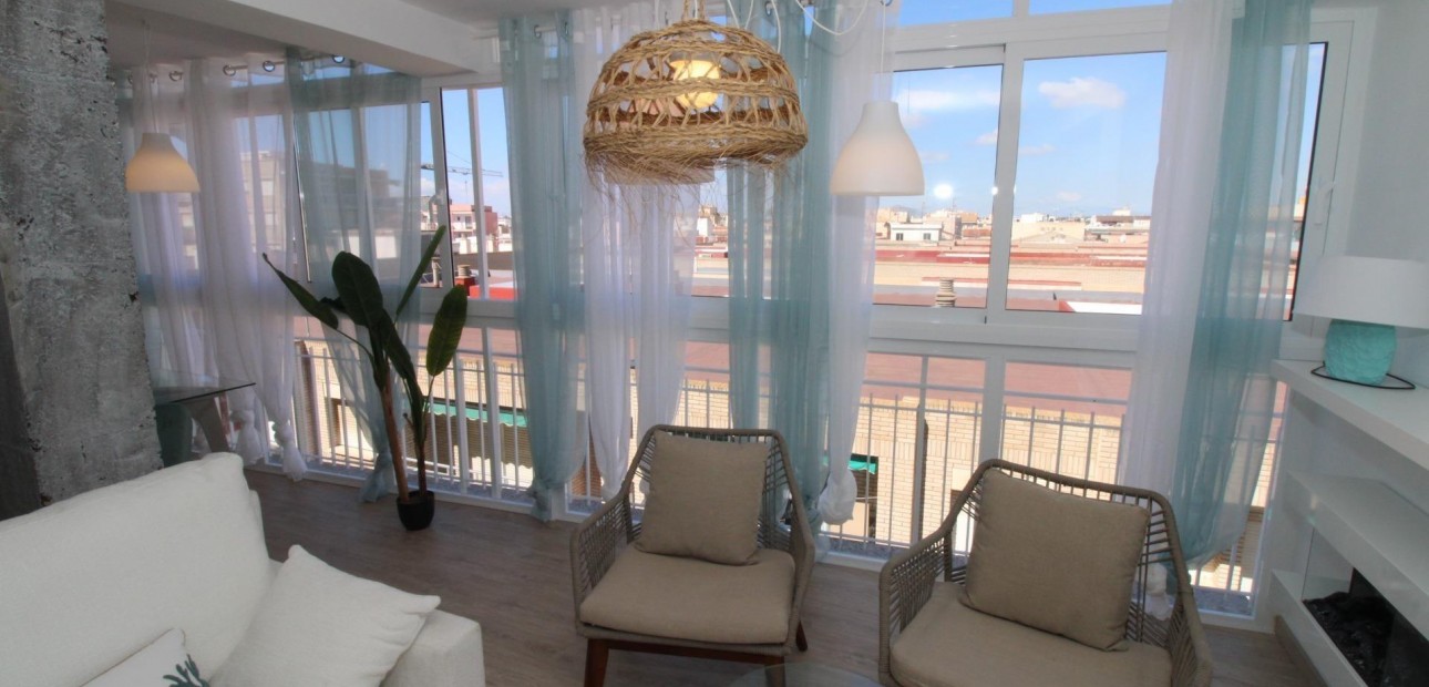 Herverkoop - Penthouse -
Lo Pagan - LA PUNTICA