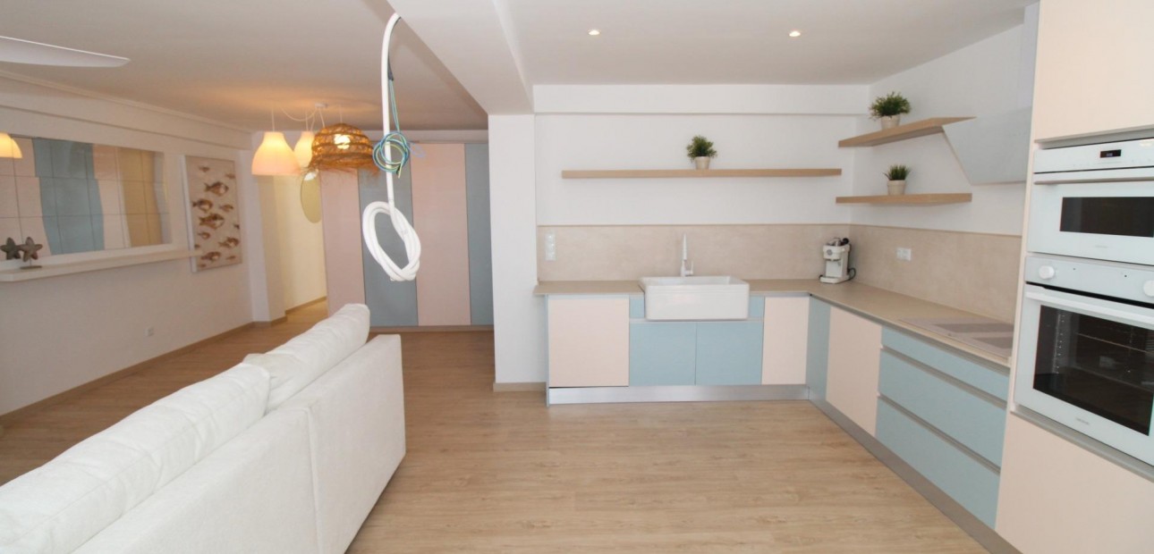 Herverkoop - Penthouse -
Lo Pagan - LA PUNTICA