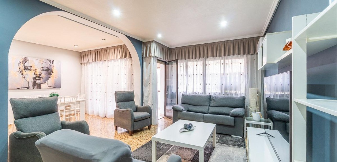 Venta - Apartamento / piso -
Torrevieja - Centro