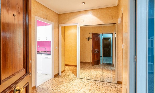 Venta - Apartamento / piso -
Torrevieja - Centro