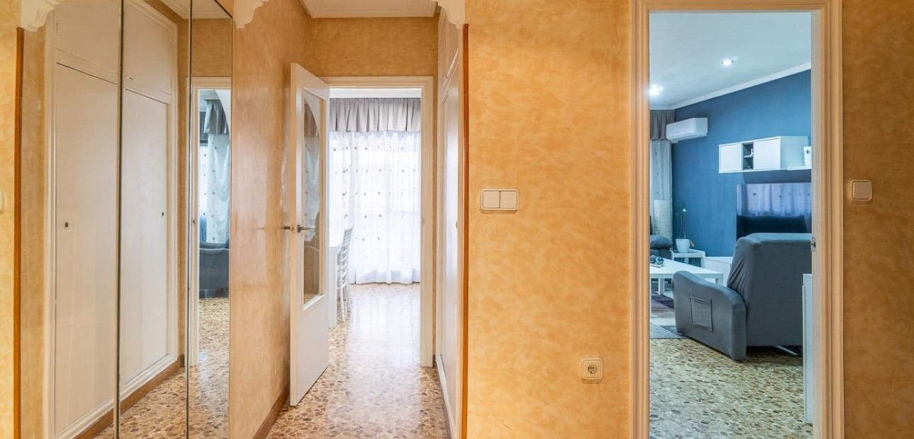 Venta - Apartamento / piso -
Torrevieja - Centro