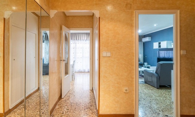 Venta - Apartamento / piso -
Torrevieja - Centro