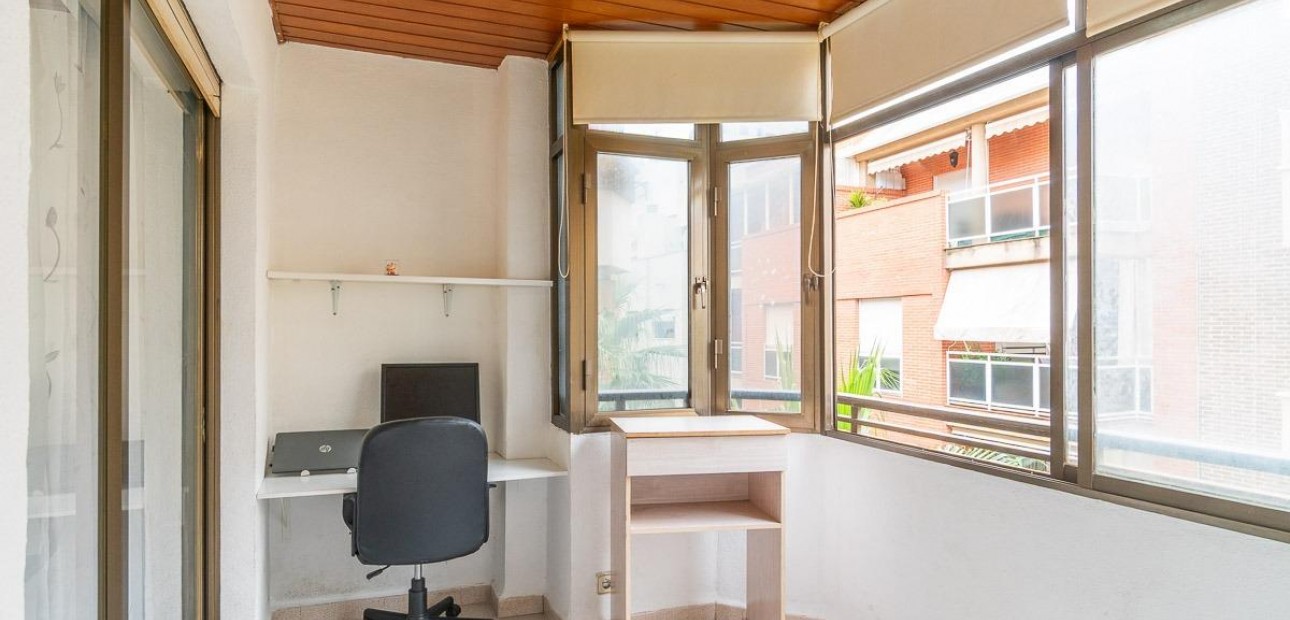 Venta - Apartamento / piso -
Torrevieja - Centro