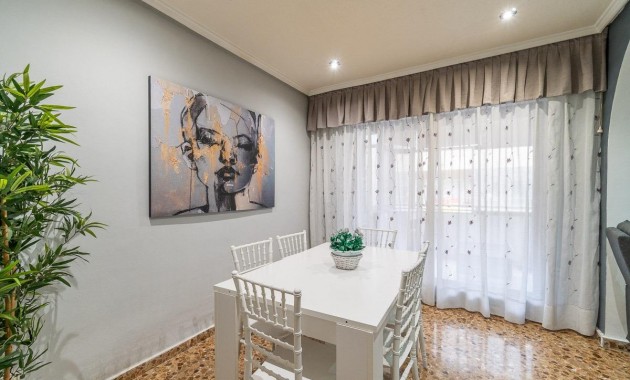 Venta - Apartamento / piso -
Torrevieja - Centro