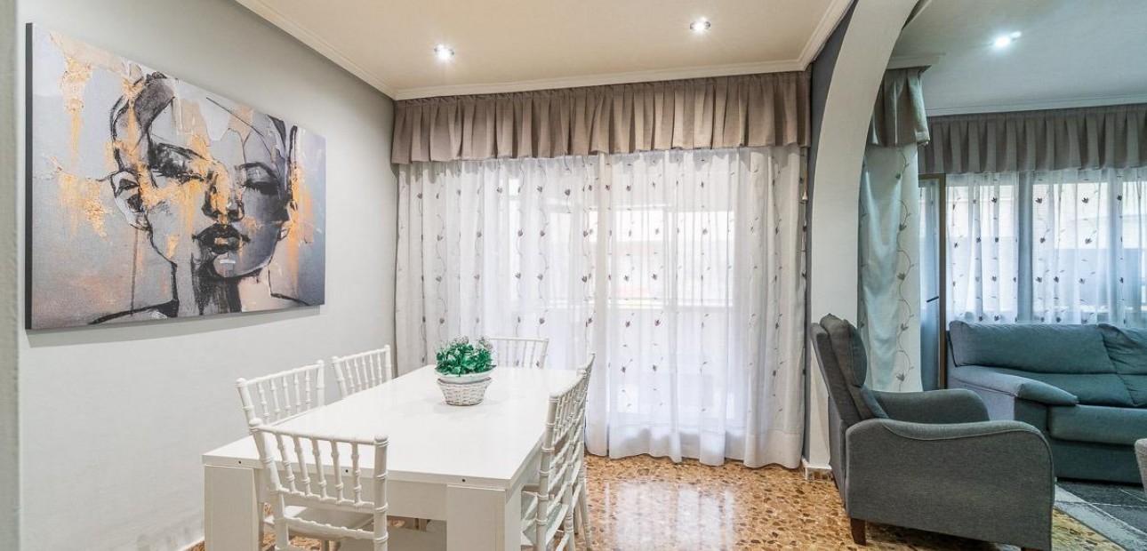 Venta - Apartamento / piso -
Torrevieja - Centro