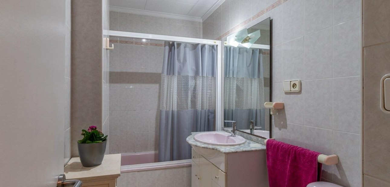 Venta - Apartamento / piso -
Torrevieja - Centro