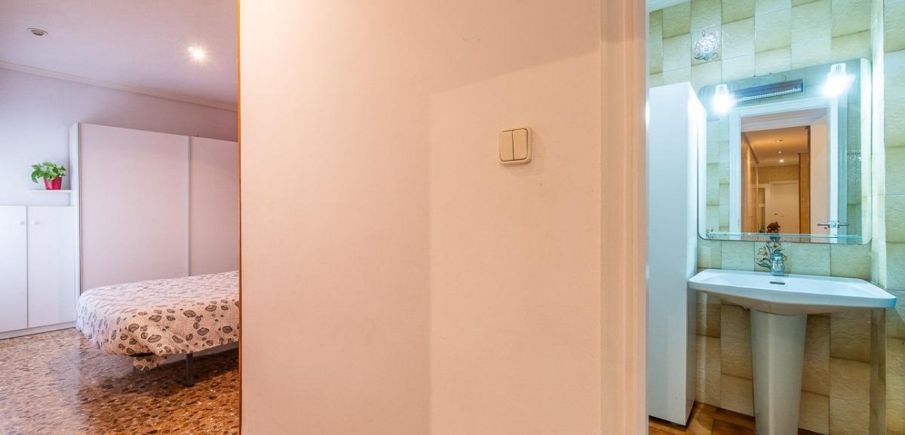 Venta - Apartamento / piso -
Torrevieja - Centro