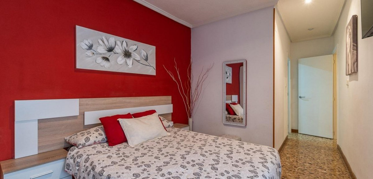 Venta - Apartamento / piso -
Torrevieja - Centro