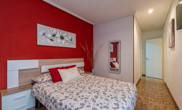 Venta - Apartamento / piso -
Torrevieja - Centro