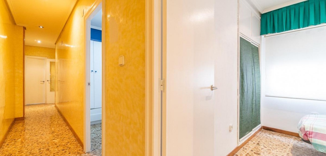 Venta - Apartamento / piso -
Torrevieja - Centro