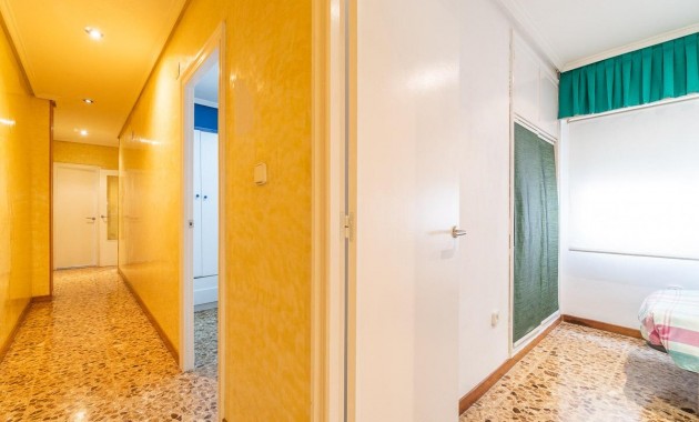 Venta - Apartamento / piso -
Torrevieja - Centro