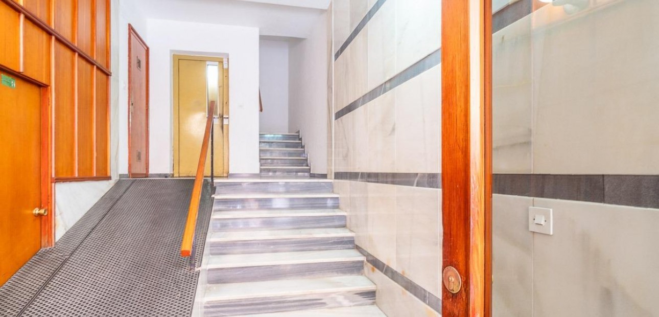 Venta - Apartamento / piso -
Torrevieja - Centro