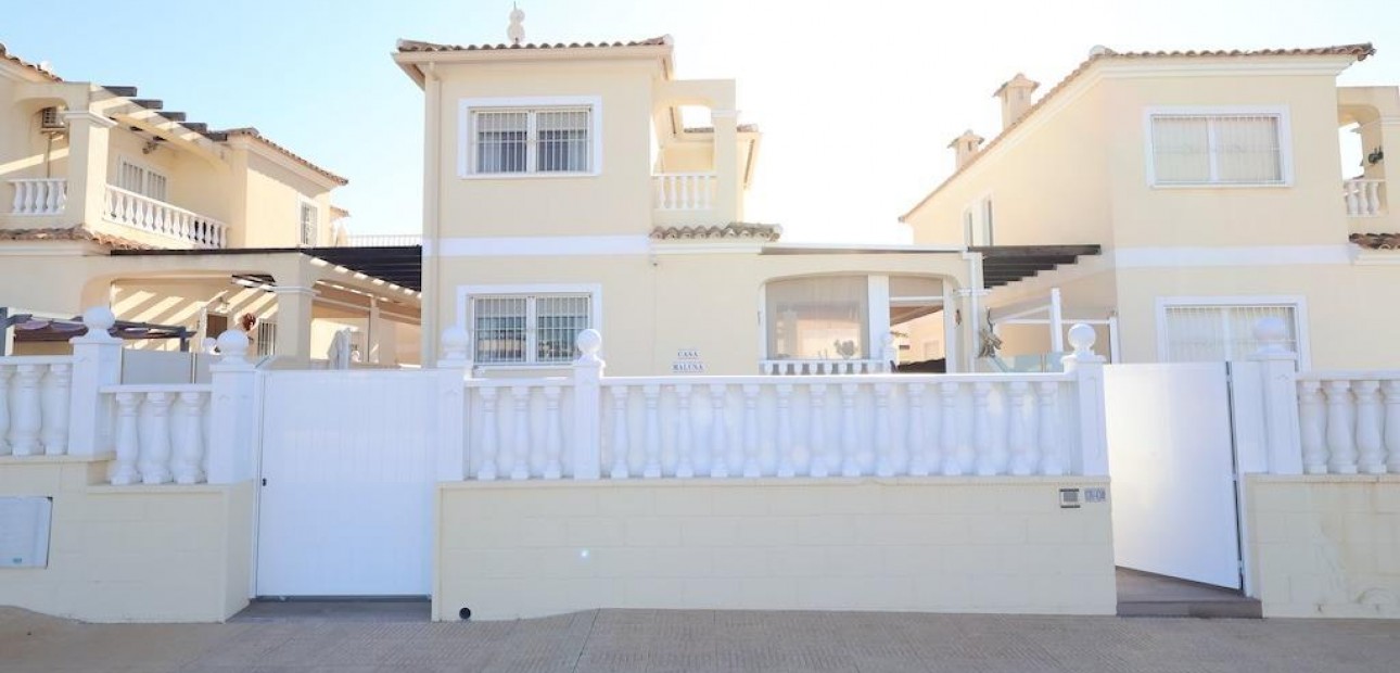 Sale - Villa -
Orihuela Costa - Lomas de Cabo Roig