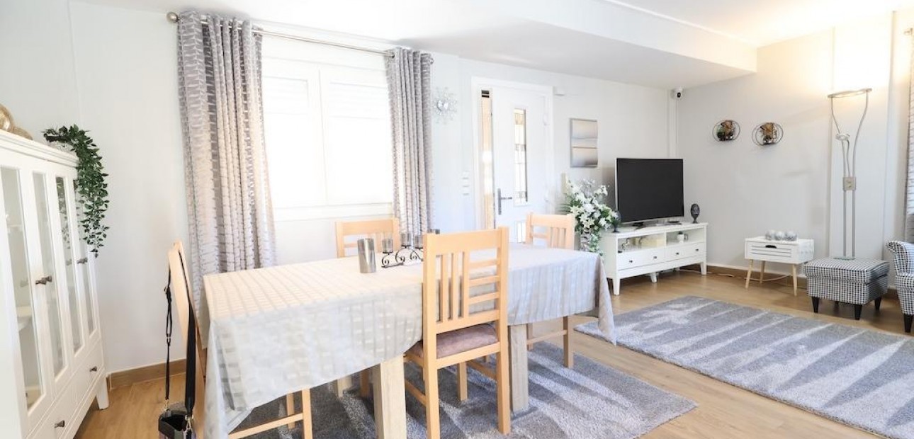 Sale - Villa -
Orihuela Costa - Lomas de Cabo Roig