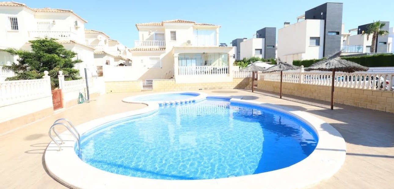 Sale - Villa -
Orihuela Costa - Lomas de Cabo Roig