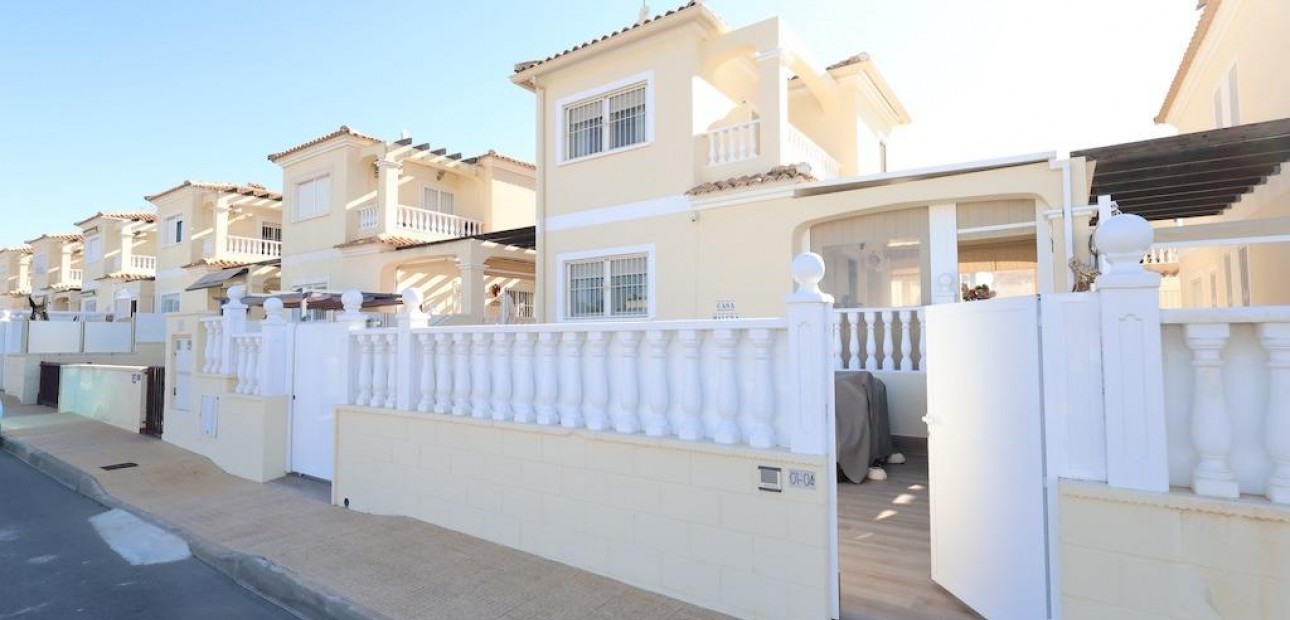 Sale - Villa -
Orihuela Costa - Lomas de Cabo Roig